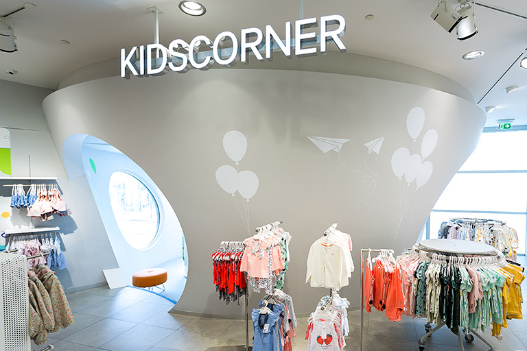 Modern Kids Corner Entertains Children In H M Store Ikc