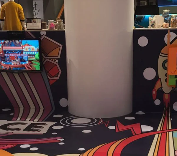 IKC speelhoek met ruimte thema voor kinderen in kledingwinkel Houtbrox in Veghel