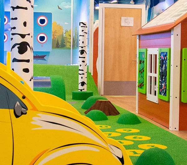 IKC speelhoek voor kinderen bij meubelwinkel Warrington in het Verenigd Koninkrijk