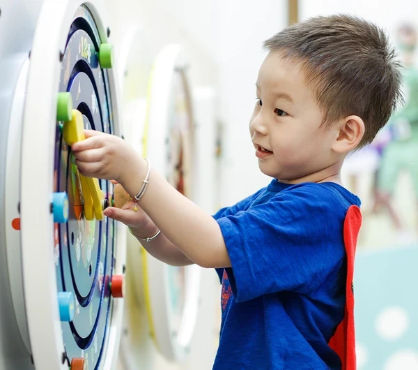 Dieses Bild zeigt eine Wandspiel Clock around