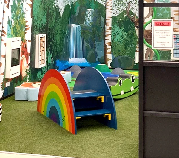 speelhoek bij restaurant in tuincentrum