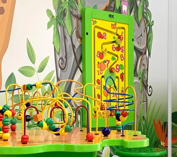 Kinderhoek als onderdeel van een wachtruimte 