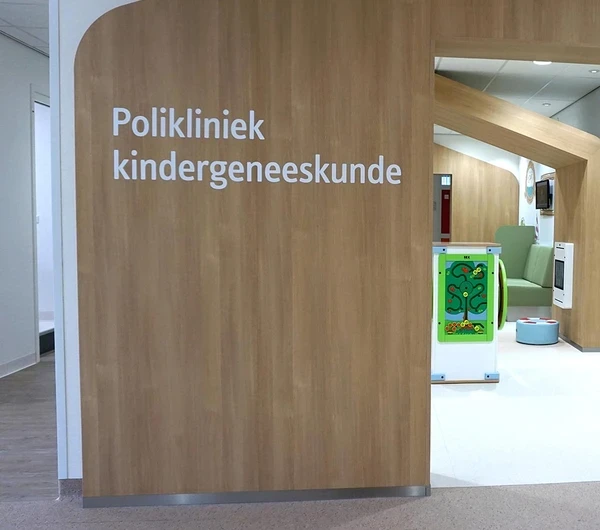 Kinderhoek als onderdeel van een wachtruimte 