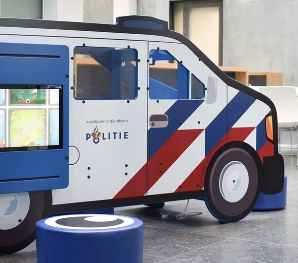 Politie Maastricht speelbus politiebus voor kinderen