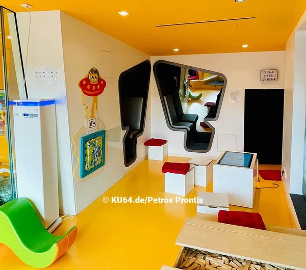 leuke wachtkamer bij tandartspraktijk KU64 in Berlijn