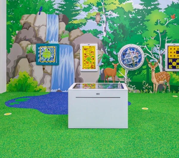 basisschool met wandspellen en spelcomputer