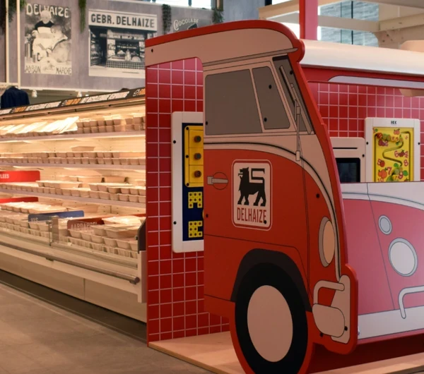 Kinderhoek in supermarkt op kopstelling 