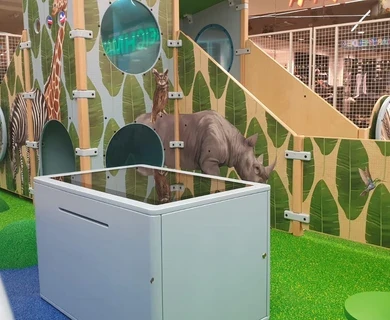 IKC speelhoek voor kinderen bij shoppingcenter Marktplatz in Duitsland