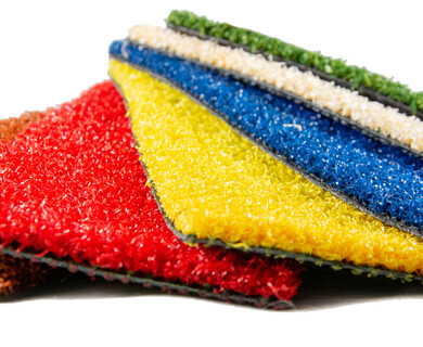 verschillende kleuren kunstgras voor een vrolijke vloer