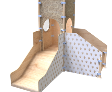 Speelhuis in de vorm van een uitkijktoren met een glijbaan en een klimwand | IKC speelhuizen