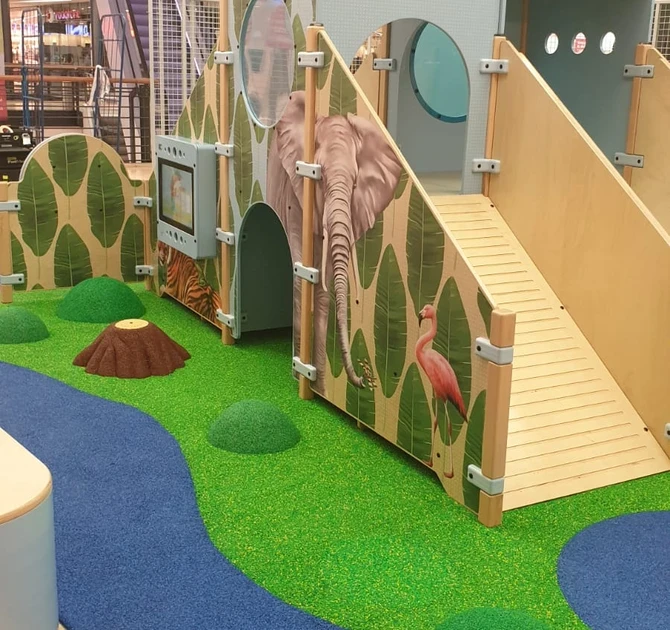 IKC speelhoek voor kinderen bij shoppingcenter Marktplatz in Duitsland