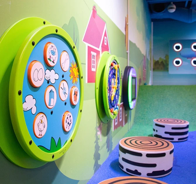 IKC speelhoek voor kinderen bij meubelwinkel Warrington in het Verenigd Koninkrijk