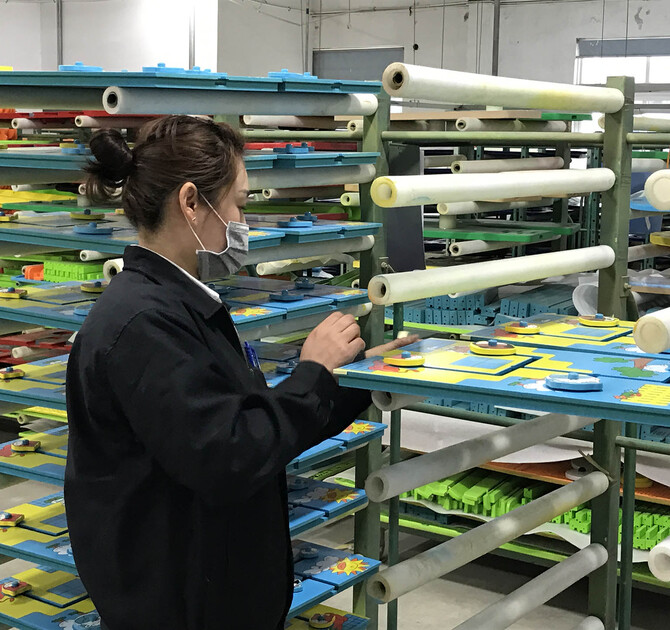 Hier worden speelmodules geproduceerd in onze fabriek in China