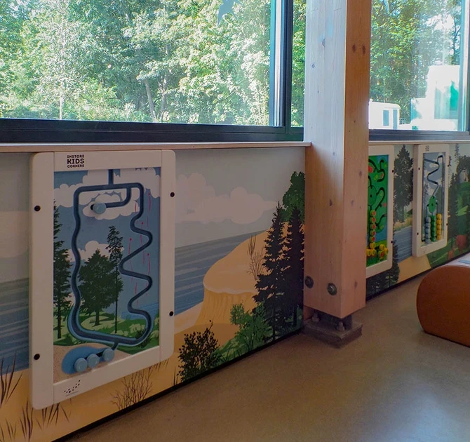 This picture shows a play corner in a visitors information centre of a Dutch national park