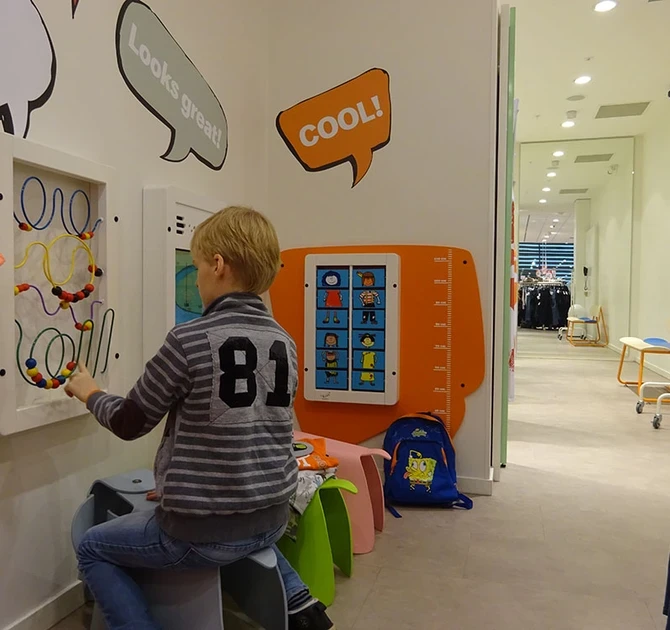 IKC speelhoek voor kinderen bij C&A kledingwinkel