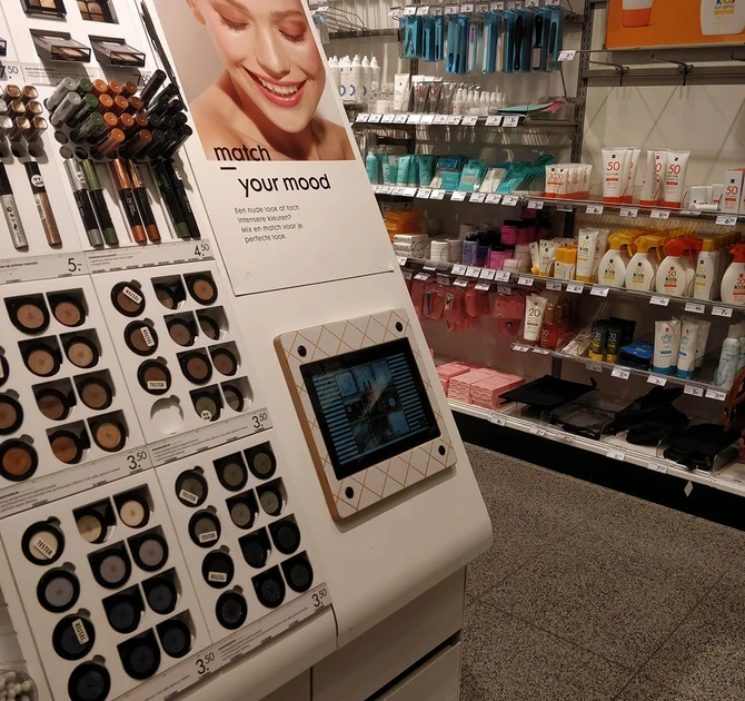 Op deze afbeelding ziet u een kinderhoek in winkel Hema
