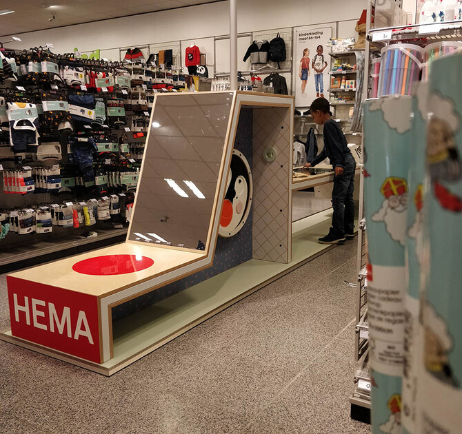Op deze afbeelding ziet u een kinderhoek in winkel Hema