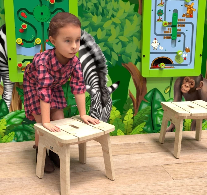 Op deze afbeelding ziet u kindermeubel buxus kinderkrukje hout