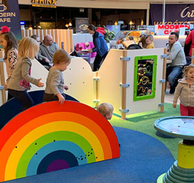 kinderhoek met glijbaan in retail