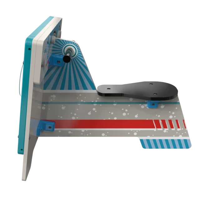 Een ruimte scooter met een wandspel erop | IKC speelsystemen