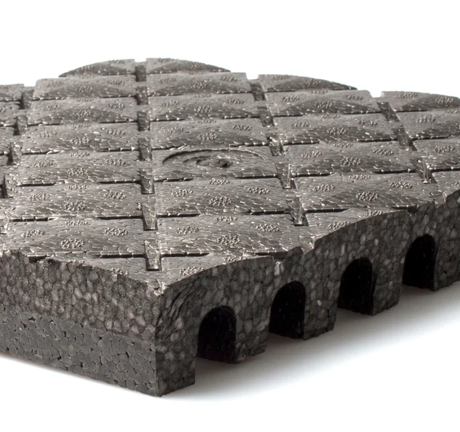 valdempende ondervloer voor kunstgras om een speelplaats voor kinderen veiliger te maken