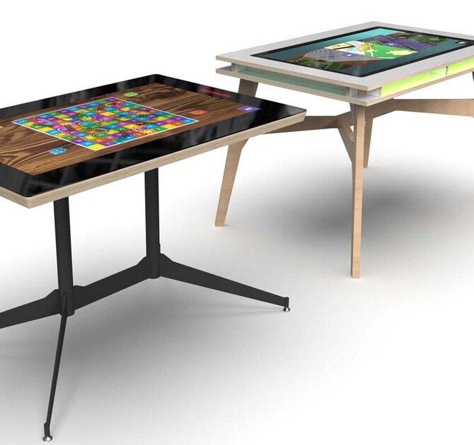 De familievriendelijke interactieve speel tafel met meerdere spellen voor ouderwetse gezelligheid