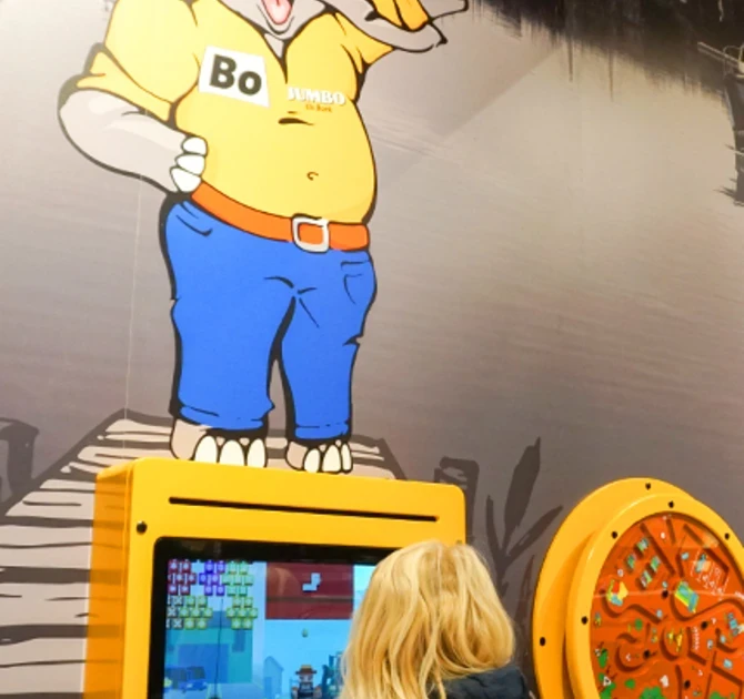 Kinderhoek in supermarkt Jumbo Els Boek in Leeuwarden met mascotte Bo de olifant