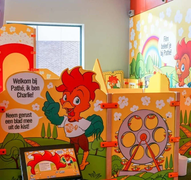 Een custom speelhoek bij kindvriendelijke onderneming, bioscoop Pathé Helmond