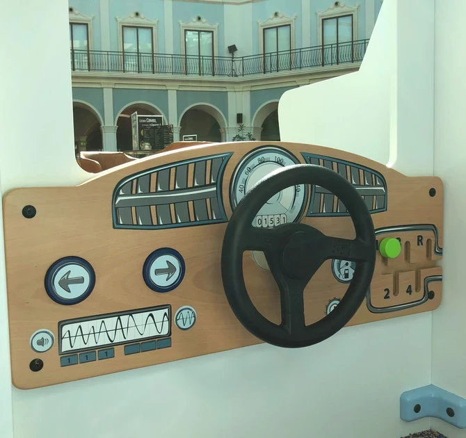 IKC speelhoek met Arctic zee thema en het speelboot All Aboard speelsysteem in het Mein Outlet shopping center in de havenstad Bremerhaven in Duitsland