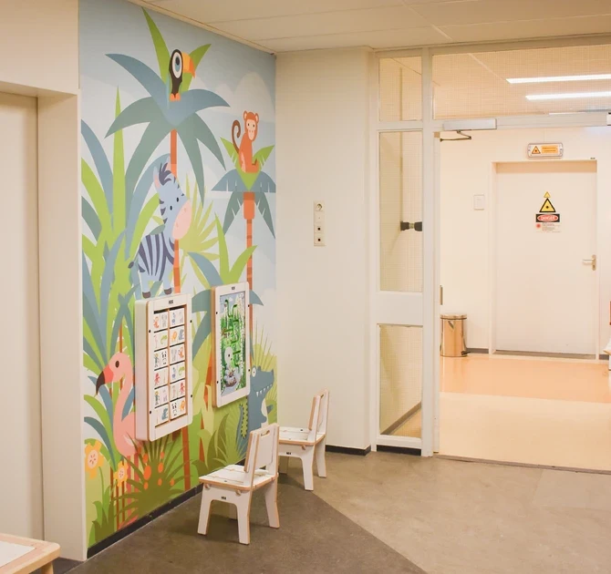 IKC speelhoek met safari jungle thema bij medisch centrum Zuyderland Ziekenhuis