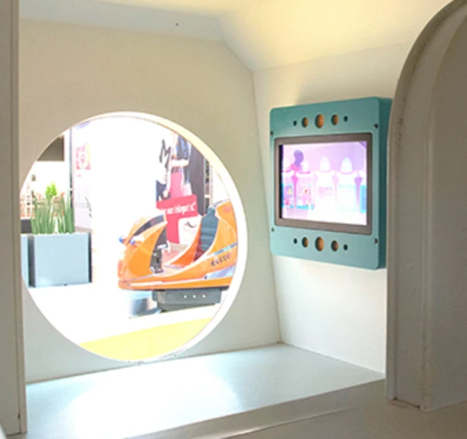 IKC speelhoek met ruimte thema voor kinderen in winkelcentrum Rheinpark Center Neuss