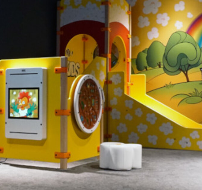 kinderhoek pathe bioscoop speelhoek kinderen spelcomputers wandspeelborden