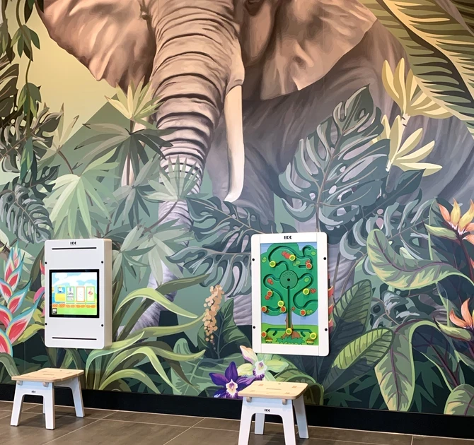 Populaire spelmodule voor aan de wand met een sorteerspel en schuifknoppen