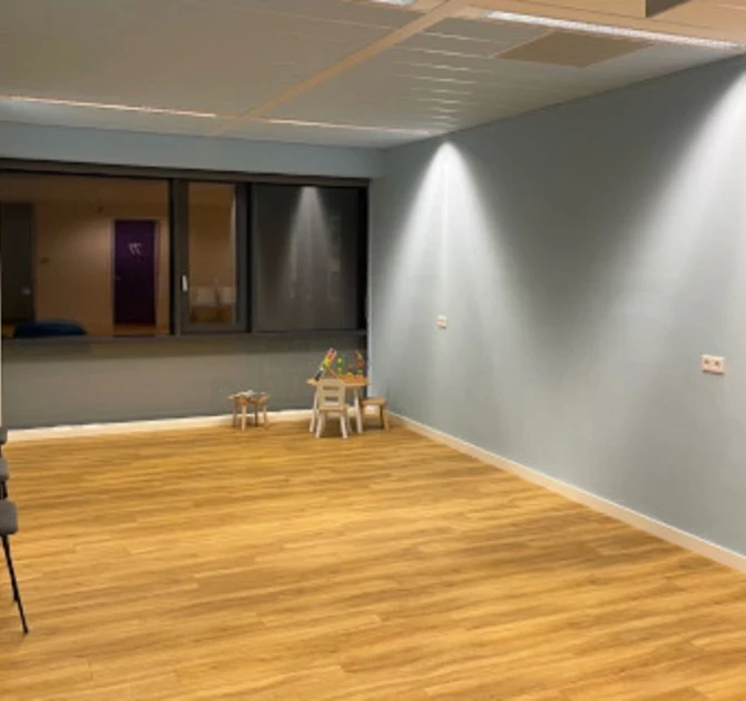 De ruimte voor de plaatsing van de kinderhoek