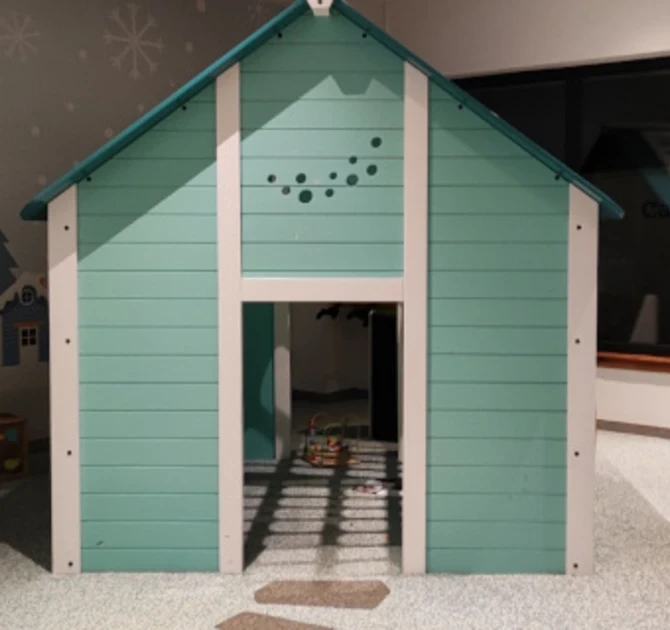 speelhuis op epdm speelvloer binnenspeeltuin in winters thema