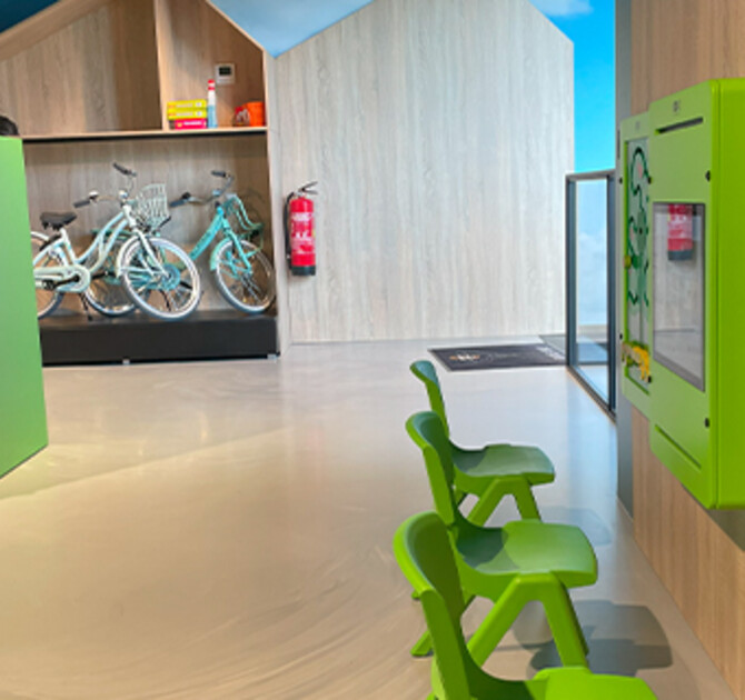 kinderspeelhoek op strategische plek in fietsenwinkel