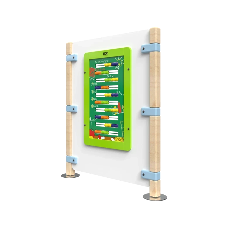 Hekwerk voor een kinderhoek met een wandspel | IKC hekwerken