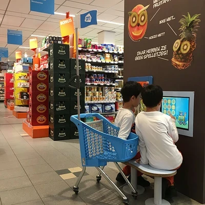 This picture shows two boys playing at the Albert Heijn kids corner supermarket